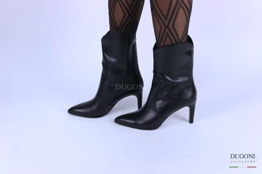 Stivale 3/4 a tubo sfilato in pelle nera </br> D1338 Scarpe donna