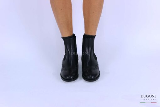 Stivaletto in pelle nero con borchiette </br> D1325 Scarpe donna