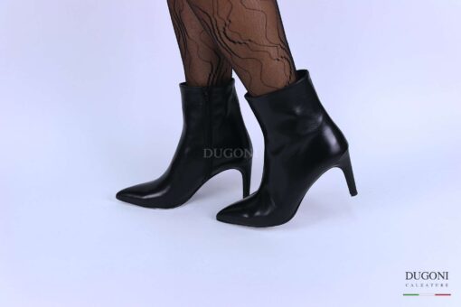 Tronchetto sfilato in pelle nera </br> D1319 Outlet