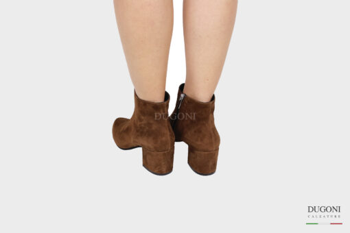 Stivaletto punta camoscio marrone chiaro </br> D1348 Outlet