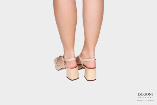 Sandalo con accessorio in pelle beige </br> D1410 Outlet