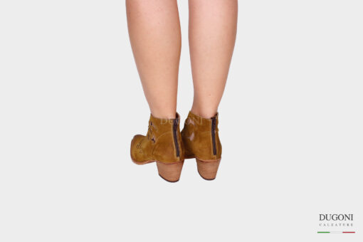 Stivaletto texano in camoscio marrone chiaro </br> D1384 Outlet