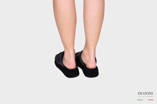 Ciabatta con zeppa a fasce imbottite in nappa nera  </br> D1403 Scarpe donna