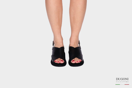 Sandalo con zeppa in pelle nera a taglio vivo  </br> D1402 Scarpe donna