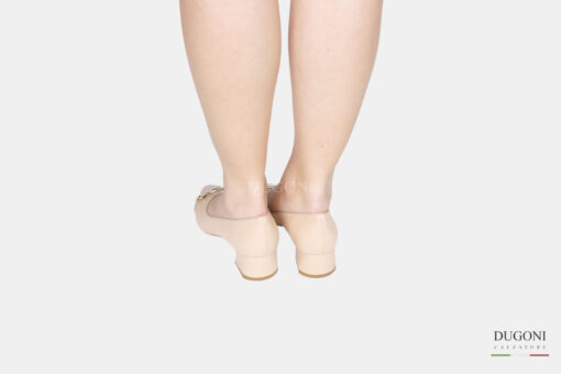 Décolleté pelle beige con accessorio</br> D1426 Outlet