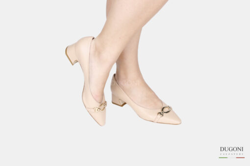 Décolleté pelle beige con accessorio</br> D1426 Outlet