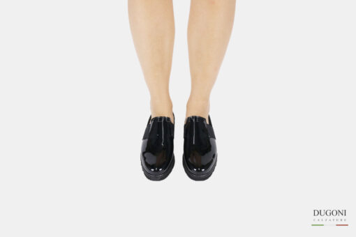 Mocassino in vernice nero con elastico </br> D1476 Mocassini
