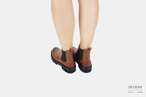 Stivaletto in pelle marrone chiaro con elastici </br> D1450 Scarpe donna
