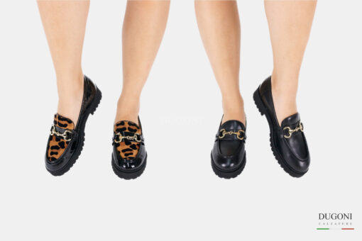 Mocassino in vernice nera con stampa animalier leo </br> D1473 Mocassini