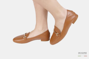 Mocassino con morsetto in pelle marrone chiaro </br> D1292 Mocassini