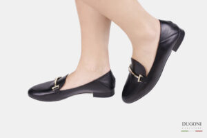 Mocassino con morsetto in pelle nera </br> D1173 Mocassini