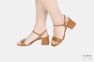 Sandalo in pelle con cinturino alla caviglia </br> D1525 Outlet