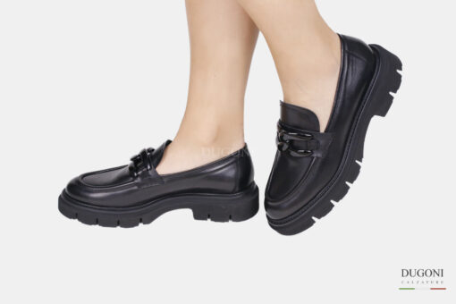 Mocassino in pelle nero con accessorio </br> D1555 Mocassini