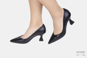 Décolleté sfilata in pelle nera <br/> D1562 Décolleté