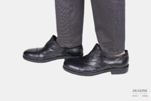 Stringata in pelle nera senza lacci  <br> U372 Calzature uomo
