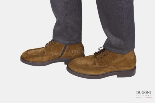 Stivaletto in camoscio marrone chiaro con lacci_BRECOS <br> U362 Calzature uomo