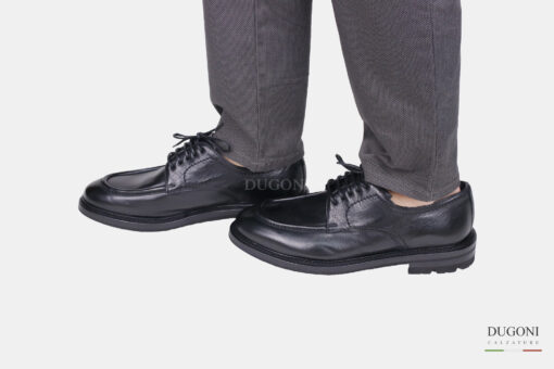 Stringata in pelle nera_Brecos    <br> U370 Calzature uomo