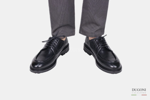 Stringata in pelle nera_Brecos    <br> U370 Calzature uomo