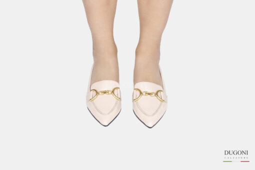 Mocassino in naplak beige con accessorio dorato </br> D1585 Mocassini