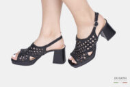 Sandalo intrecciato nero con plateau <br/>  D1678 Outlet