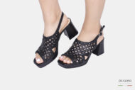 Sandalo intrecciato nero con plateau <br/>  D1678 Outlet