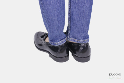 Mocassino con nappine nero </br> U389 Calzature uomo