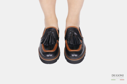 Mocassino in pelle nero con nappine </br> D1730 Mocassini