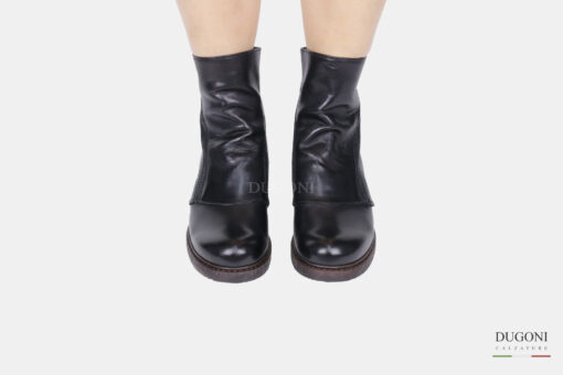 Stivaletto in pelle nera con cerniere oblique </br> D1742 Scarpe donna