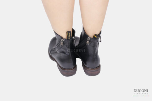 Stivaletto in pelle nera con cerniere oblique </br> D1742 Scarpe donna