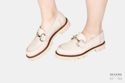 Mocassino beige con accessorio </br> D1756 Mocassini