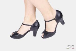 Mary Jane  in pelle nera spuntata  </br> D1747 Mary Jane
