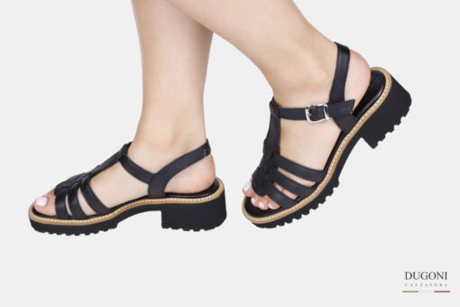 Sandalo con fondo roccia in nappa nero </br> D1786 Sandali bassi