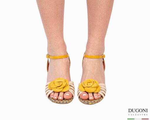 Sandalo mignon in vernice avorio e giallo  </br> D1898 Sandali