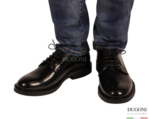 Derby bombata in pelle nera abrasivata <br/>DUGONI <br/>U464 Calzature uomo