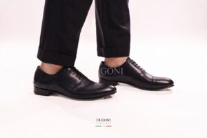 Oxford calibrata  in pelle blu </br> <span>-lavorazione a sacchetto- </span></br> U481 Calzature uomo