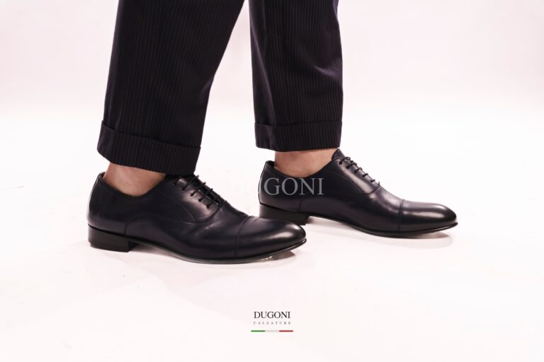 Oxford calibrata  in pelle blu </br> <span>-lavorazione a sacchetto- </span></br> U481 Calzature uomo